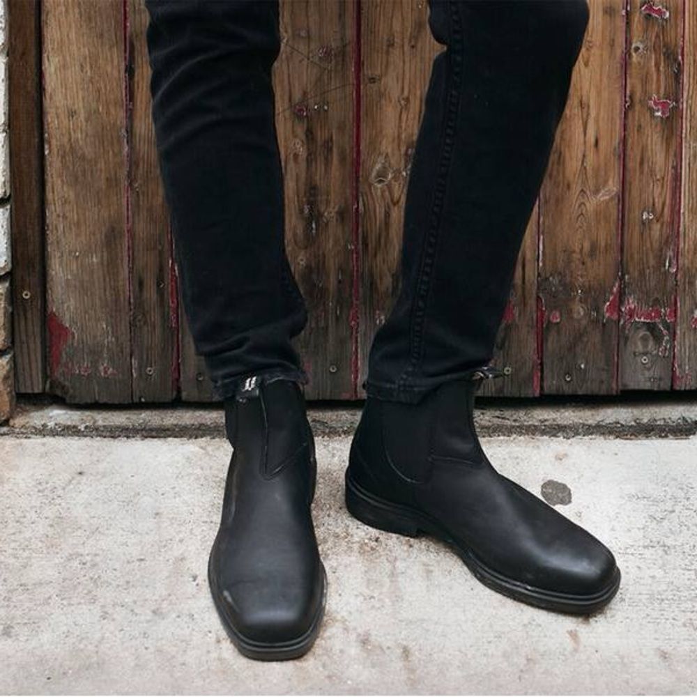 Blundstone 068 Chisel Toe Black Leather Chelsea Boots